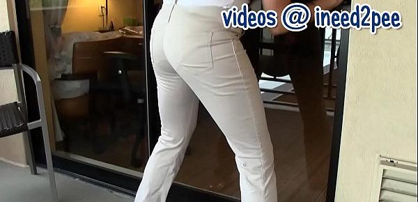  Sexy persian girl peeing her tight jeans